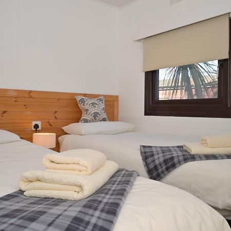 Lodge Cabin With Fabulous Views - Farm Holiday ストランラー エクステリア 写真