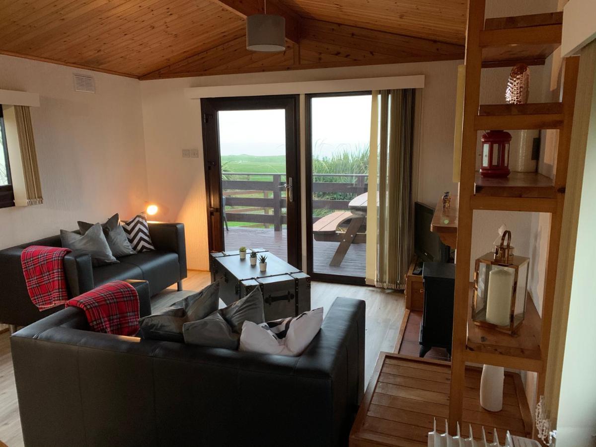 Lodge Cabin With Fabulous Views - Farm Holiday ストランラー エクステリア 写真
