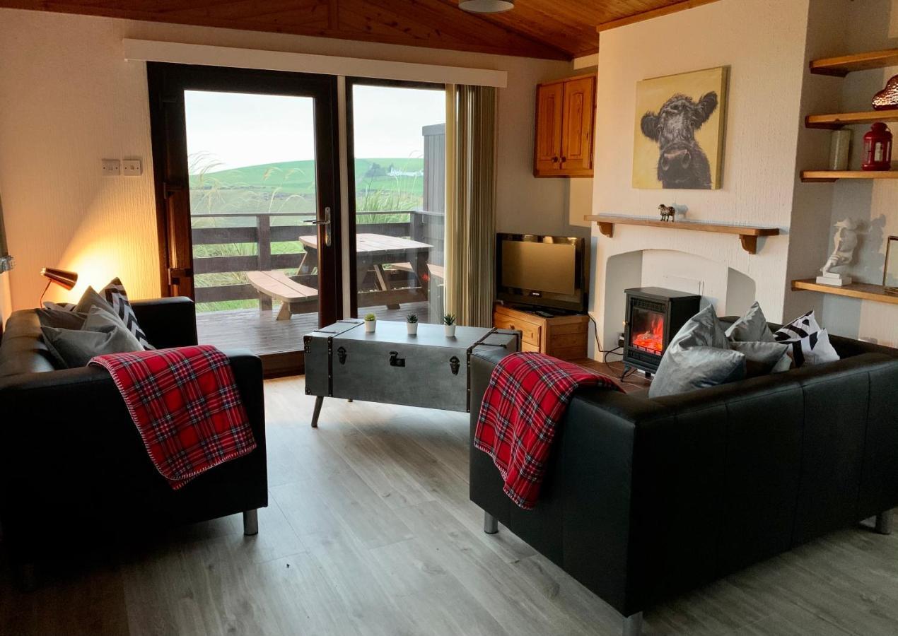 Lodge Cabin With Fabulous Views - Farm Holiday ストランラー エクステリア 写真