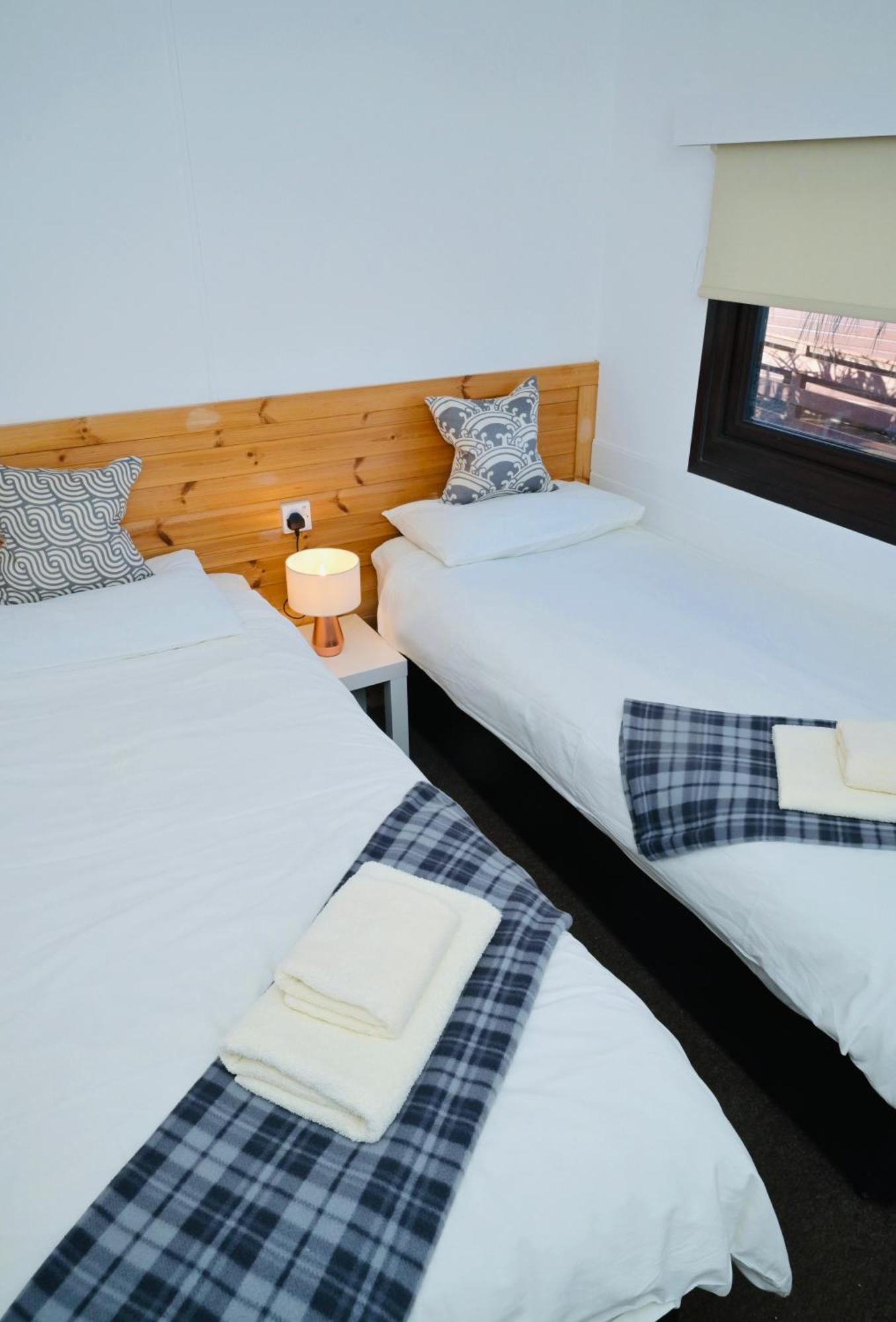 Lodge Cabin With Fabulous Views - Farm Holiday ストランラー エクステリア 写真