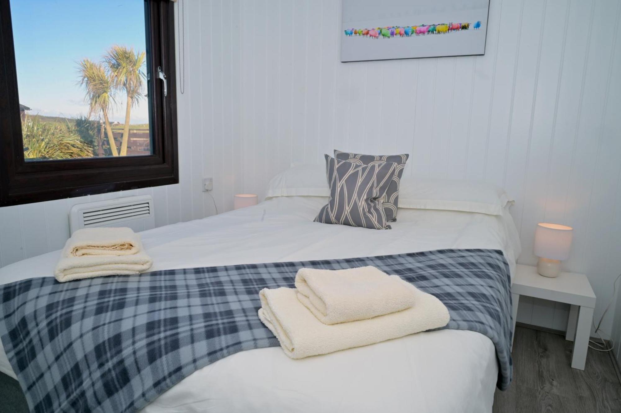 Lodge Cabin With Fabulous Views - Farm Holiday ストランラー エクステリア 写真