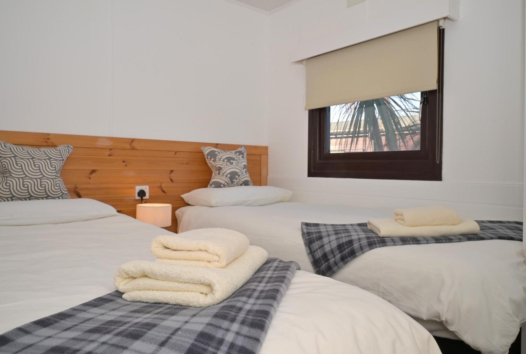 Lodge Cabin With Fabulous Views - Farm Holiday ストランラー エクステリア 写真